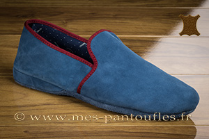Chaussure d'intérieur en cuir velours bleu , doublure tissu, semelle en croûte de cuir